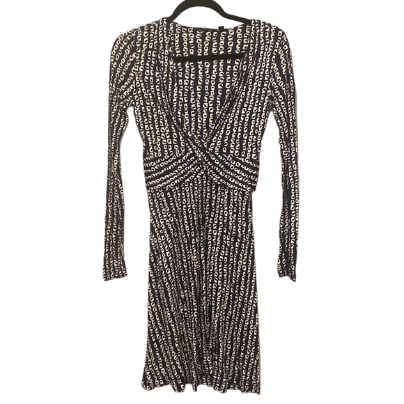Hugo Boss Dresses & Skirts - Hugo Boss Faux Wrap V-Nevk Long Sleeve Dress